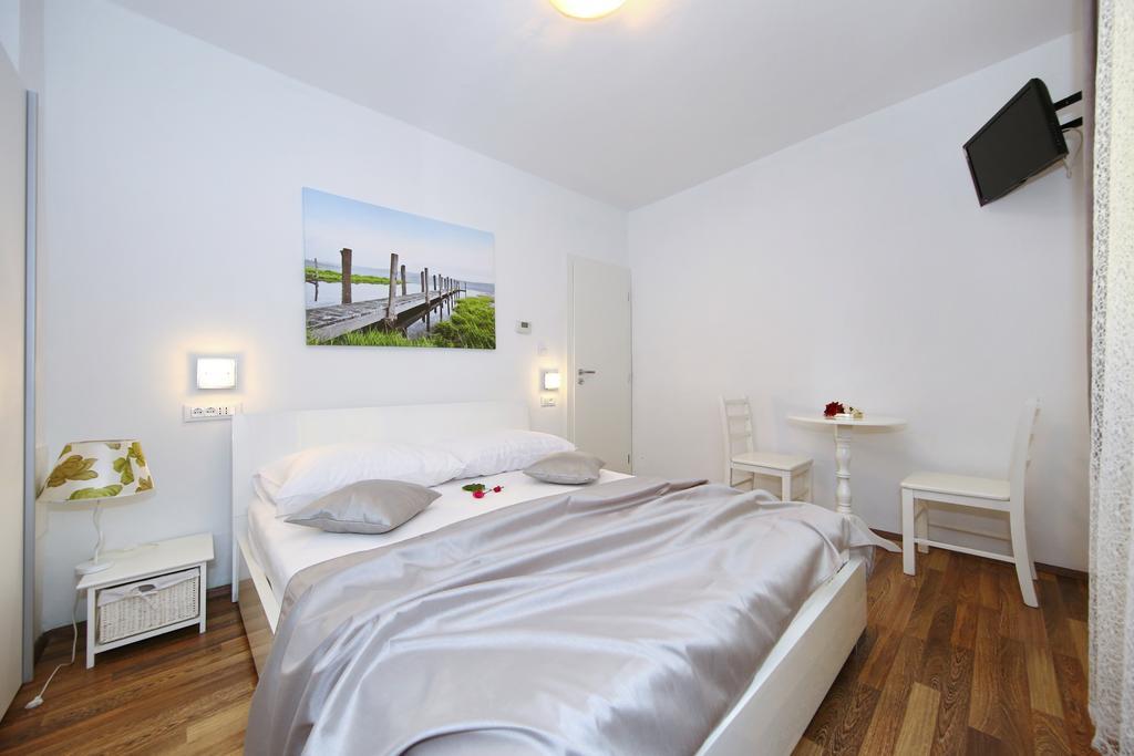 Apartments Maruna Self Check-In Zadar Exterior photo